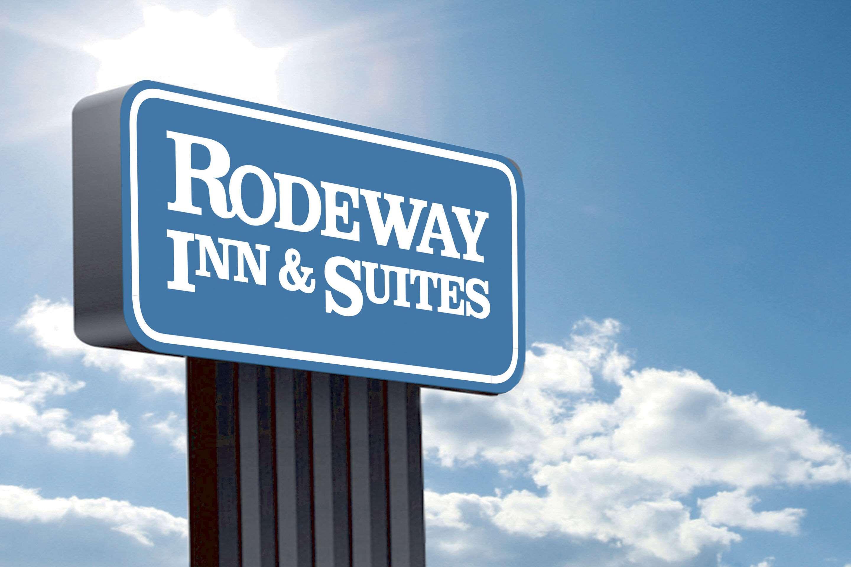 Rodeway Inn & Suites Bradley Airport East Windsor Exterior photo